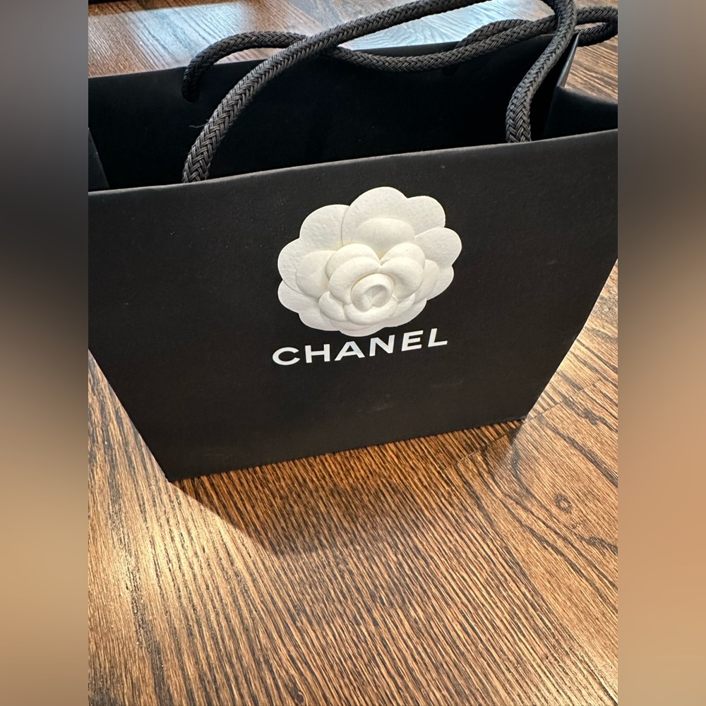 BNIB Chanel black caviar card holder with GHW (gold hardware) - Picture 9 of 10
